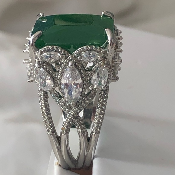 🦚Elegant 925 Silver Ring Green & Clear Stone Sz 9.5🦚 - Picture 3 of 15